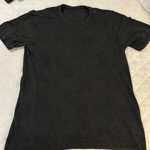 Lululemon men’s metal vent tech shirt size large